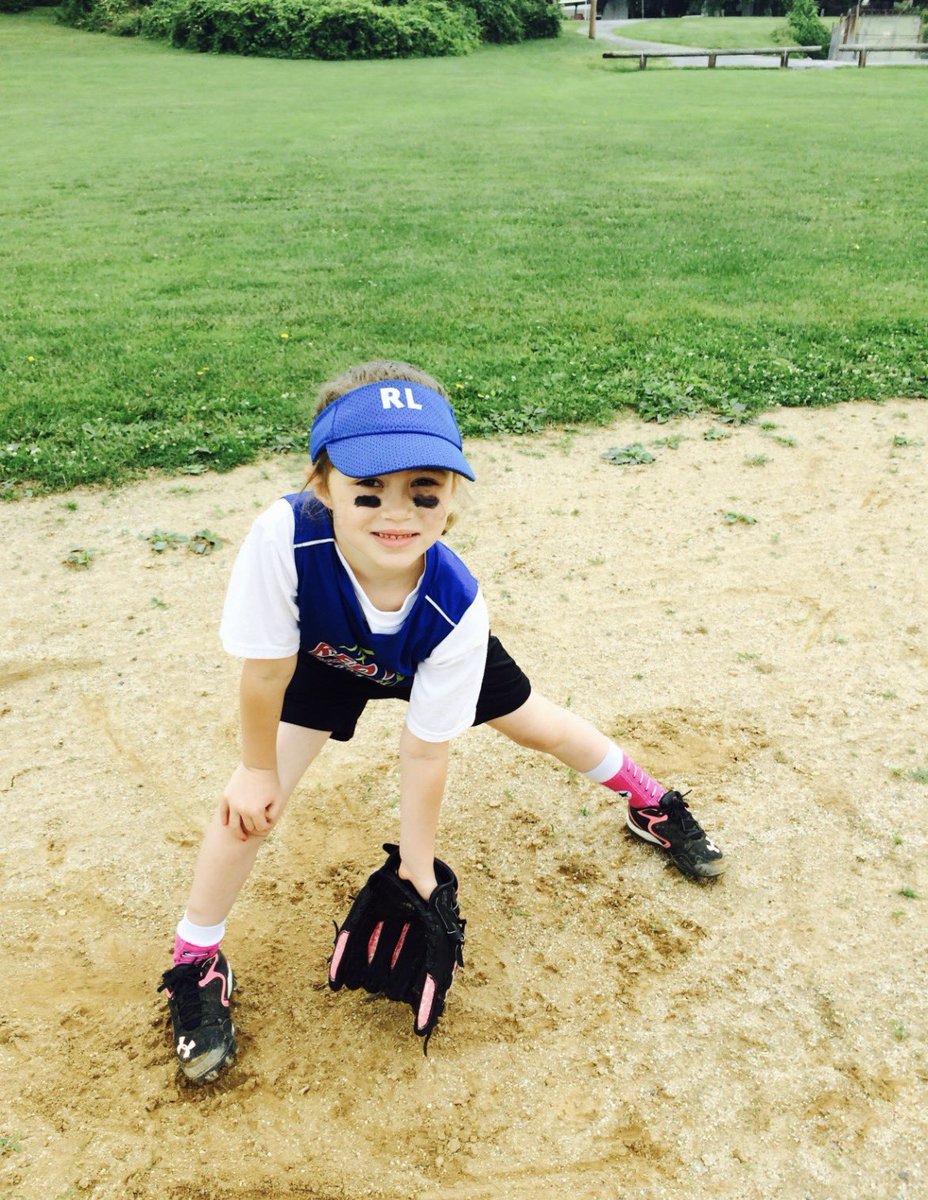 addiewags2027's tweet photo. @QU_Softball ‘31!! So grateful to announce my commitment to play D1 softball at Quinnipiac University! 

@teampafastpitch @TeamPaAugustus @RedLand_AD @DiamondAddicts https://t.co/o34Ms39nyX