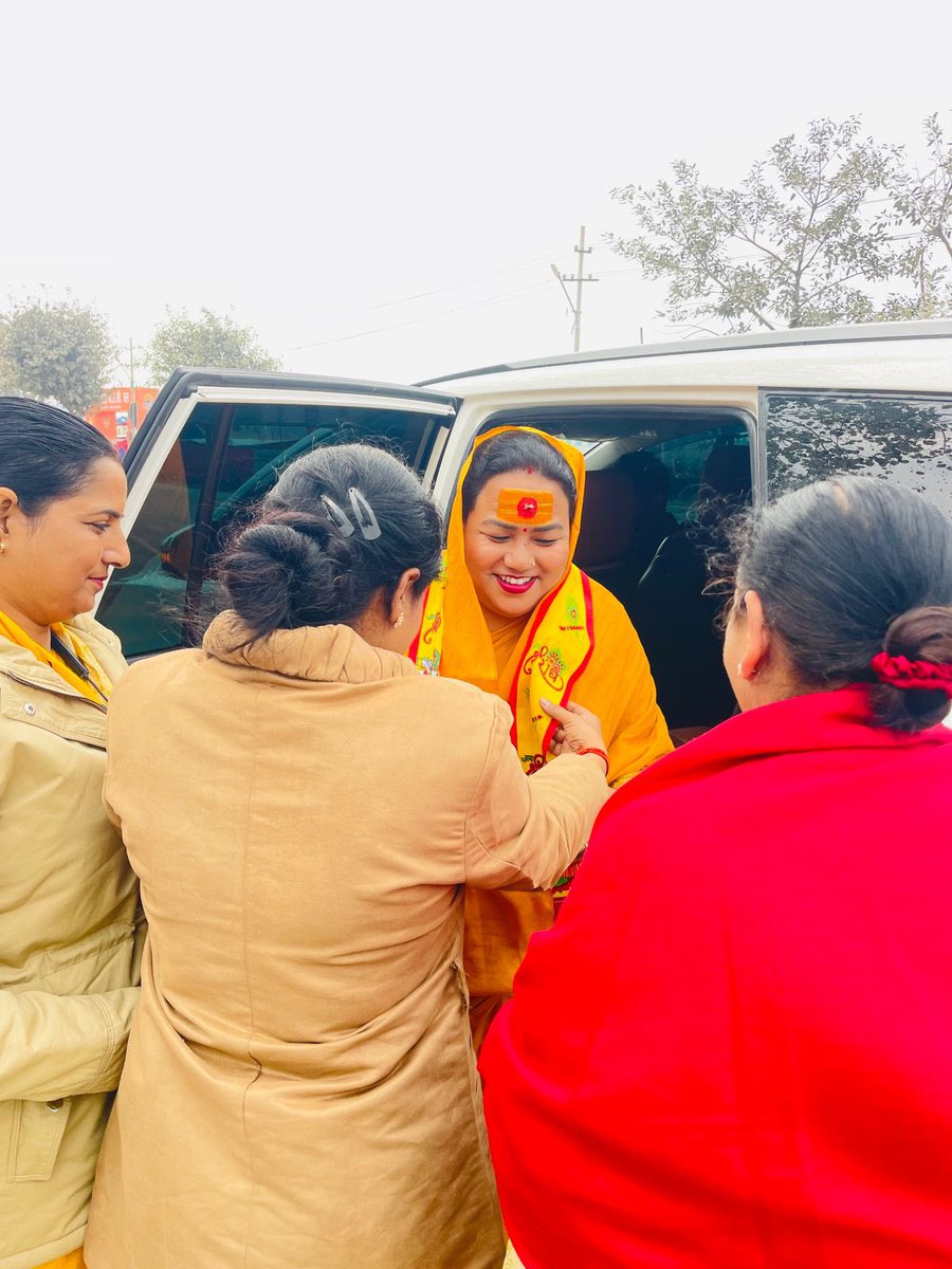 teenamaa2's tweet image. हिन्दू आध्यात्मिक एवं सेवा संस्थान, प्रयागराज के तत्वावधान में आयोजित सेवा-संस्कार माघ मेला शिविर-2026 के अंतर्गत नारी शक्ति वंदन कार्यक्रम में उपस्थित होकर सभी मातृशक्ति को आशीर्वाद दी ।
#माघमेल2026 #kinner #sanatanikinnerakhada