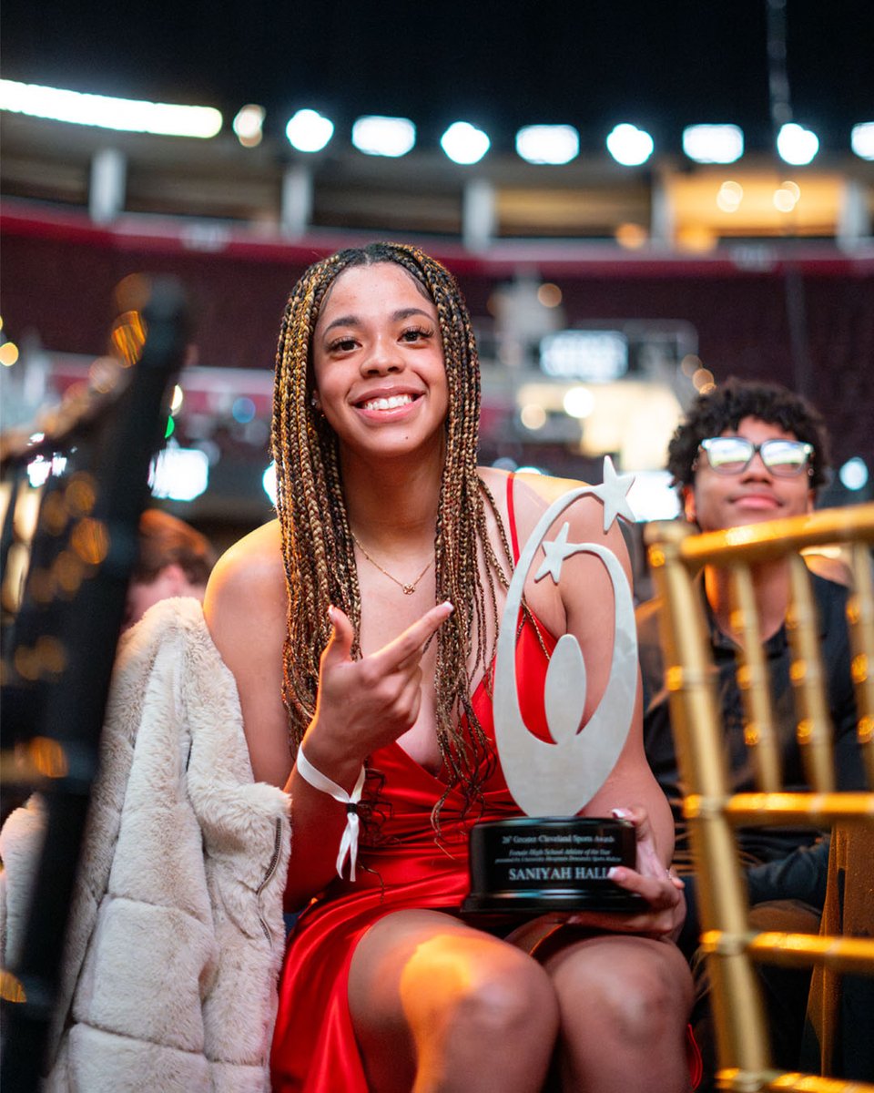 SPIREACAD's tweet photo. SHE DID THAT 🏆🌟

Saniyah Hall is officially your Female High School Athlete of the Year! 🔥 https://t.co/ADcJag44gS