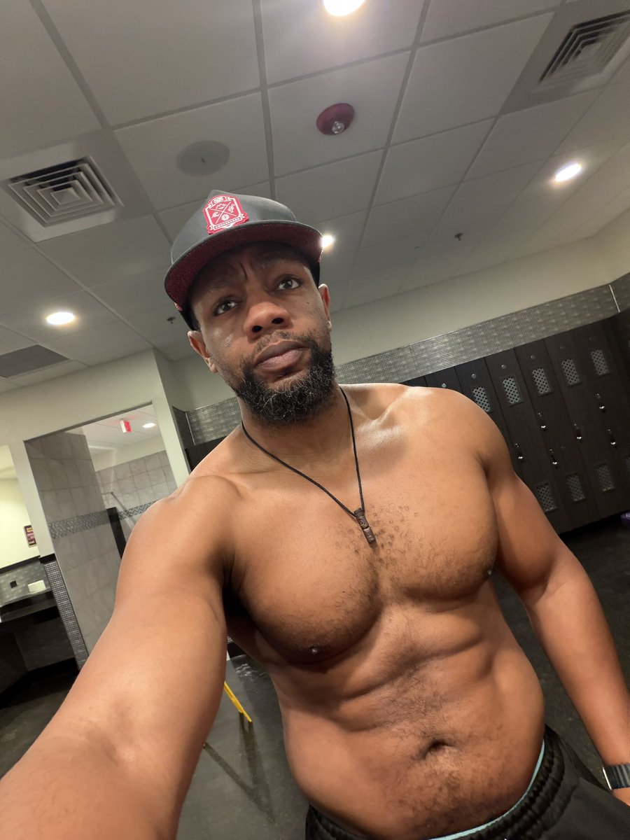 MiCoSlJr's tweet photo. Slowly I am getting in my zone and passing where I thought I would be. Day by day, goal by goal… going to reach greatness on my terms. #HolisticJourney #TheJourney #ShirtlessMen https://t.co/4KZ7sQnM07