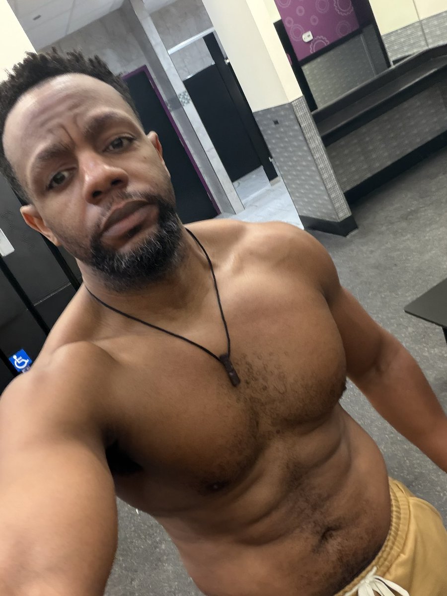 MiCoSlJr's tweet photo. Slowly I am getting in my zone and passing where I thought I would be. Day by day, goal by goal… going to reach greatness on my terms. #HolisticJourney #TheJourney #ShirtlessMen https://t.co/4KZ7sQnM07