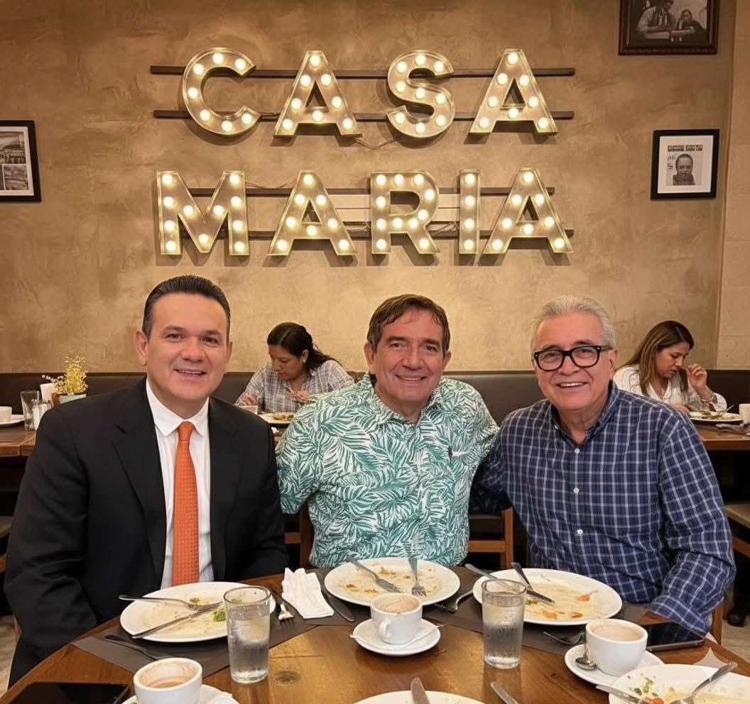 alfrekjv's tweet photo. @LuisaAlcalde El día que asesinaron al Dr. Cuen, elementos de la fiscalía, bajo órdenes de Rocha Moya, pasearon la camioneta y su cuerpo por la ciudad para fabricar evidencia y encubrir la participación del gobernador.

Eso, por si solo, es un delito grave.

Hablemos de intocables … https://t.co/7bsLvslFgX
