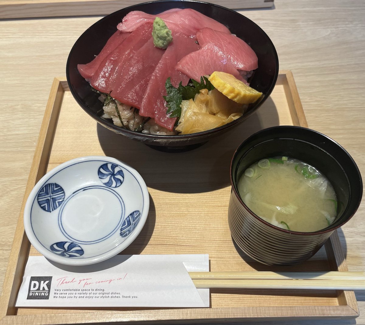 cashflowmax's tweet photo. 第一興商の優待で「ととうお」へ

今日はにぎり御膳とマグロ三昧丼を頂きました。
とても美味しかったです♪ #株主優待 https://t.co/qykT6GDg1H