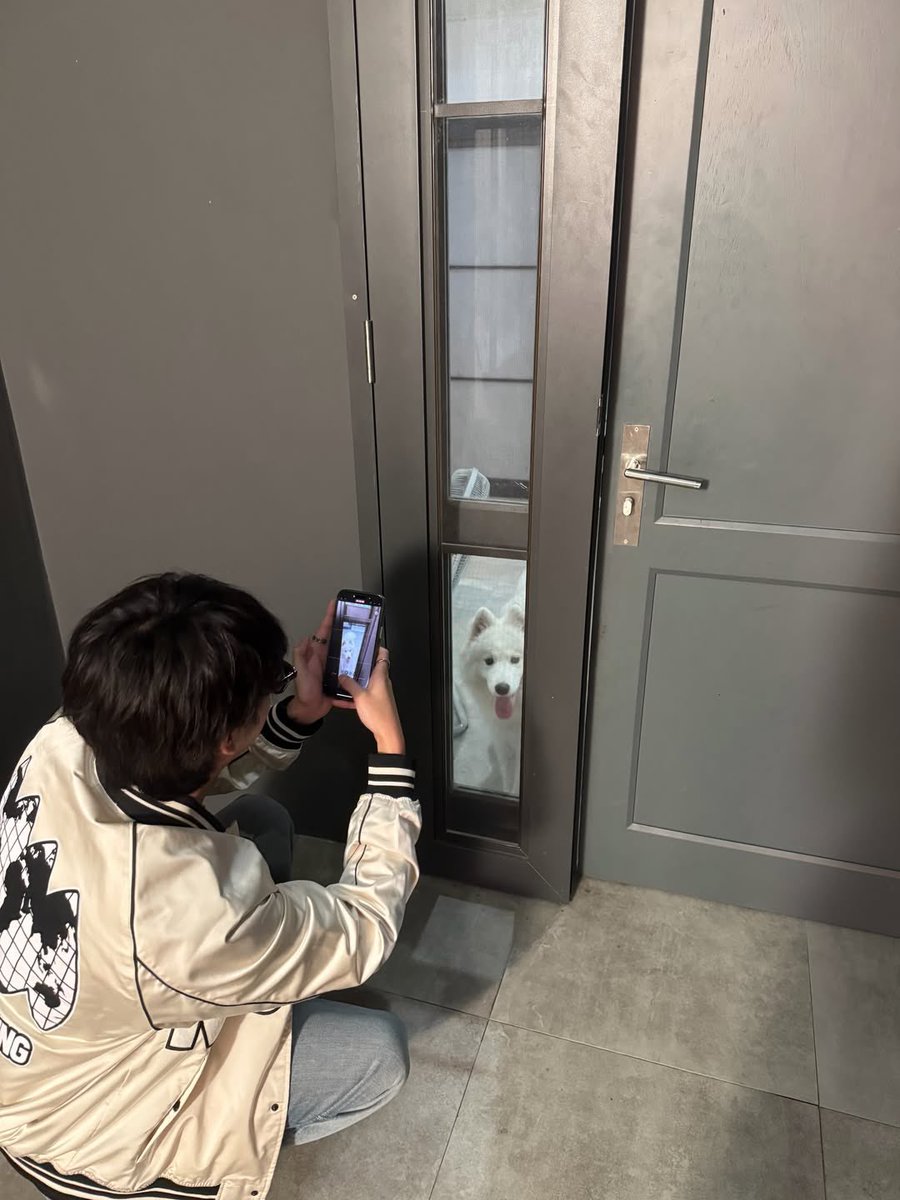 washerawitt's tweet photo. where there’s a dog, there will be chimon 😂 #DareYouToDeathEP7 
#ChimonWachirawit 
#ชิม่อนไงจะใครหล่ะ https://t.co/31Il2g3tA6