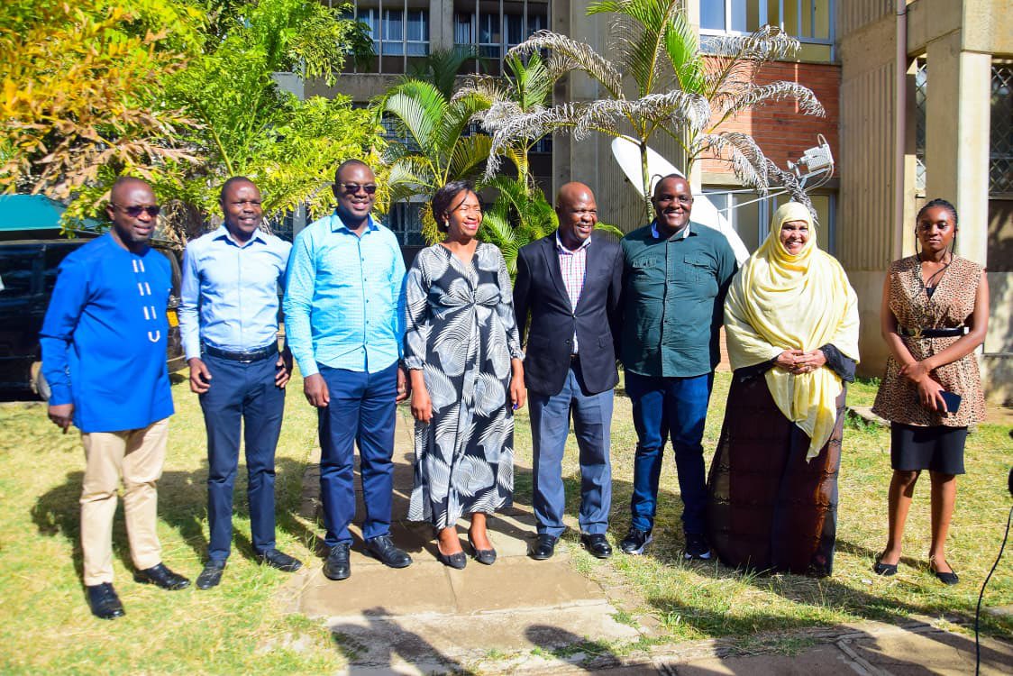 coin_1099's tweet photo. This is how we started our day in the lakeside City of Kisumu… a courtesy call at the Governor’s office where we had a fruitful engagement with the Deputy Governor HE @ochieng_owili who shared with us very important insights… #Coin10OnTheRoad https://t.co/318F1wVzwD