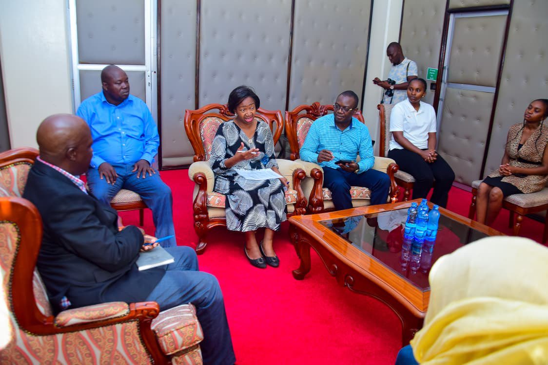 coin_1099's tweet photo. This is how we started our day in the lakeside City of Kisumu… a courtesy call at the Governor’s office where we had a fruitful engagement with the Deputy Governor HE @ochieng_owili who shared with us very important insights… #Coin10OnTheRoad https://t.co/318F1wVzwD