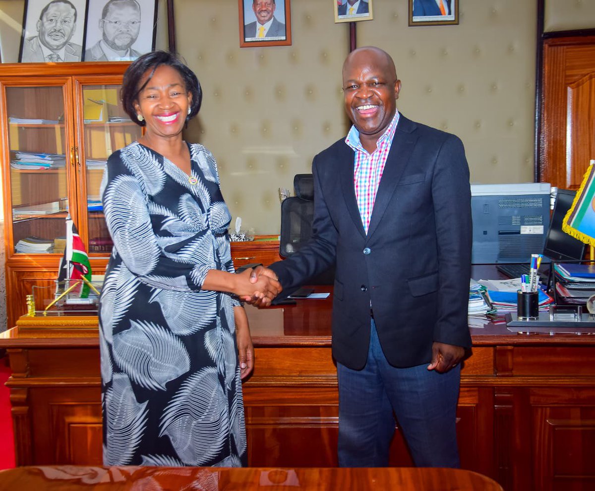 coin_1099's tweet photo. This is how we started our day in the lakeside City of Kisumu… a courtesy call at the Governor’s office where we had a fruitful engagement with the Deputy Governor HE @ochieng_owili who shared with us very important insights… #Coin10OnTheRoad https://t.co/318F1wVzwD