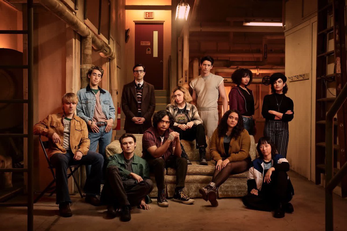 unit3ryen_'s tweet image. eu realmente amando muito a s3 sério. o jeito que eles aprofundaram as cenas terror e o mistério por trás das mortes e os fantasmas tá incrível. e a história só cresce e isso tá muito bom de acompanhar. #SchoolSpirits