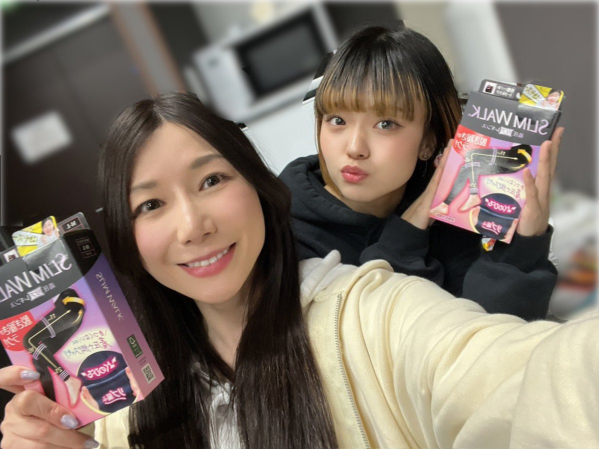 ayanokatou's tweet photo. #待寄
今回協賛いただいている、#ピップ さま
から、#SLIMWALK #マグネループ #ピップエレキバン 等たくさんいただきました!
時期的に寒くて、身体が固まったり浮腫んだりするので、活用して舞台頑張って行きたいです☺️ https://t.co/OOl3Un59XP
