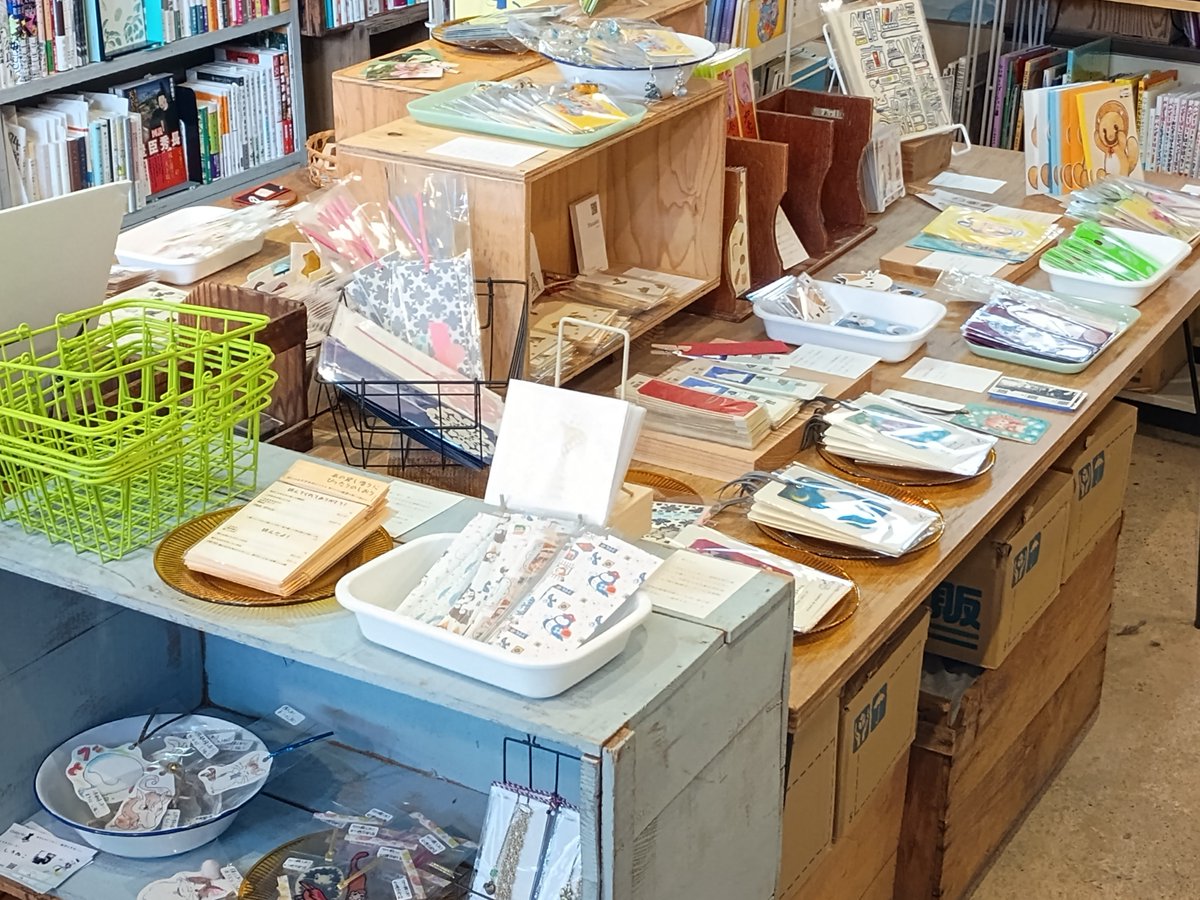 本日より第12回栞展がスタートいたしました。38組の作家による栞を販売いたします。さまざまなモチーフや素材、アイデアにあふれた栞をお楽しみください。すでに20枚近く販売しております。25日まで開催中です！

#栞展