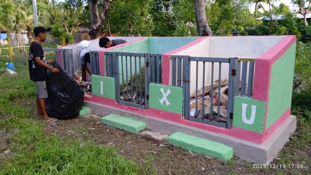 TimorMBO's tweet photo. Ataúro Island’s communities are taking concrete actions to reduce plastic waste and protect the ocean and marine life that sustain them. Communities collected >400 kg of plastic and sent it to the Caltech Group in #Dili for recycling into products, including pavers and furniture. https://t.co/BY6QUpeIVq