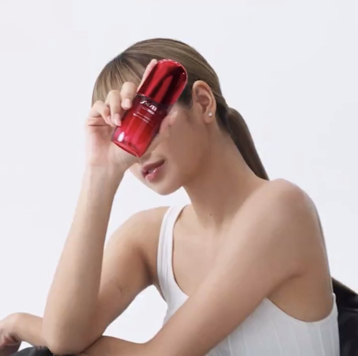 Shiseido เป็นหนึ่งในแบรนด์เครื่องสำอางที่เก่าแก่ที่สุดในโลกมีส่วนแบ่งการตลาดติดอันดับ 1 ใน 5 บริษัทเครื่องสำอางที่ใหญ่ที่สุดในโลก และถ้านับเฉพาะ segment Premium Skincare แบรนด์ Shiseido ถือครองอันดับ 3 ของโลก (รองจากแค่ Estée Lauder และ L'Oréal)
#LISA <a href="/wearelloud/">LLOUD</a> <a href="/SHISEIDO_brand/">SHISEIDO JAPAN</a>