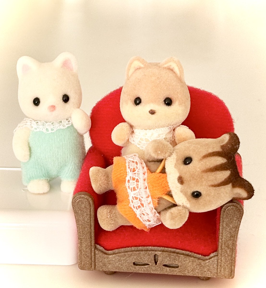 sylvanialphaz's tweet photo. XG - 4 SEASONS MVから🎄
あのシーンをシルバニアで表現しました🐿️3人の歌声に癒されます🍰☕️✨
#XG_fanart 
#XG_4SEASONS
#XG_THECORE_核 
#XG_WorldTour_THECORE 
#シルバニアファミリー https://t.co/XlwW8Am17M