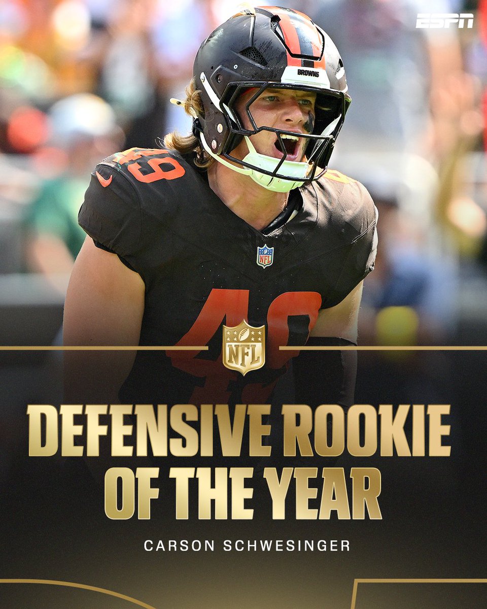 ESPNNFL's tweet photo. Carson Schwesinger takes home the 2025 Defensive Rookie of the Year Award! 🏆 https://t.co/KsTPeO8D0Q
