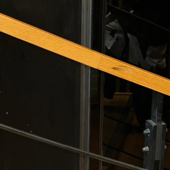 ค่อนข้างจบเลยน้องจ๋า ที่หน้าหล่อขนาดนี้เพราะมีหวานใจถ่ายให้เนอะ กางเกงยัยเน้กมันสะท้อนกระจก โป้ะลูก555555555555555