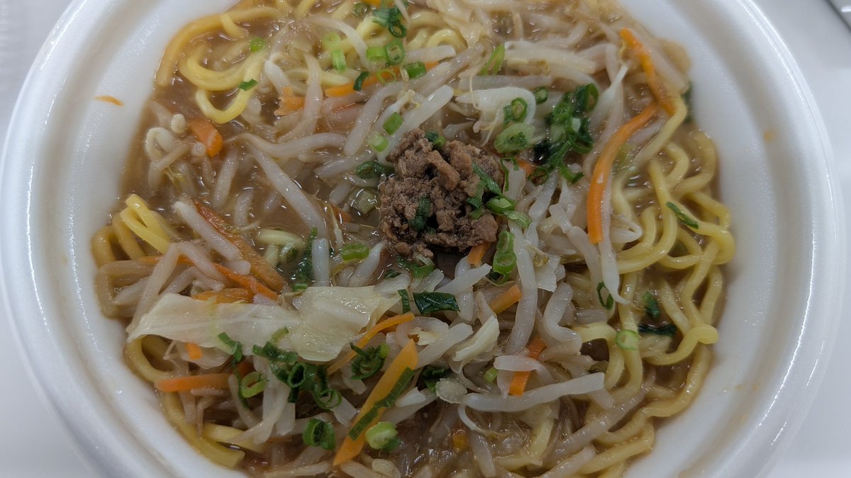 mdthen3's tweet photo. 信州味噌ラーメン＠ローソンチルド麺
野菜もりもり麺の腰と味噌のコク抜群ですきに、こじゃんとうまいぜよ。 https://t.co/eaGbEedhl1