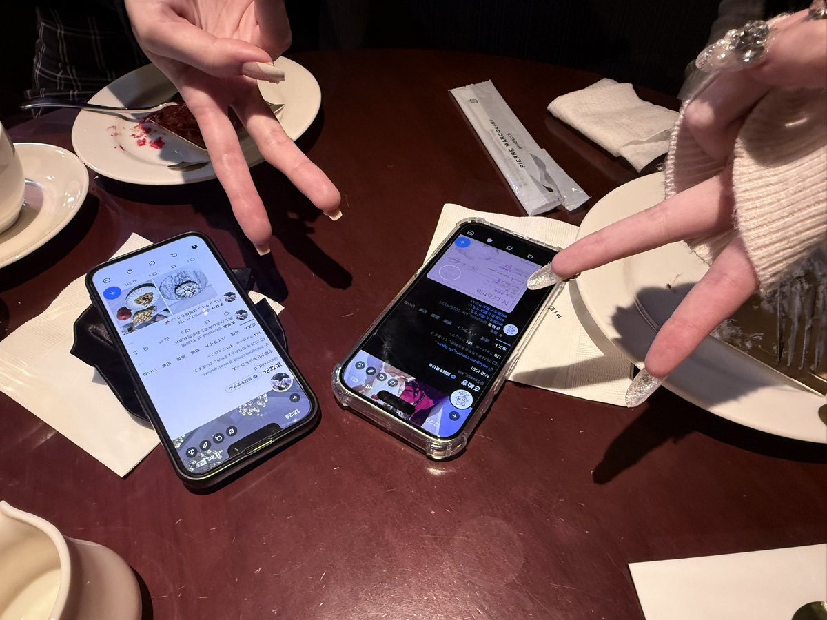 なな tweet media