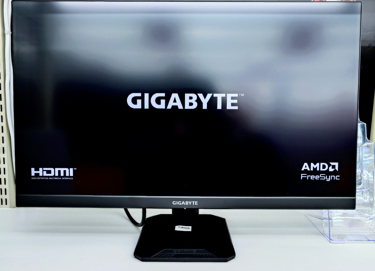 ap_takatuki's tweet image. #GIGABYTE 様のモニターが入荷いたしました！

GIGABYTE GS27FA

27インチHFD180Hzモニター
今回の組立イベントと合わせてモニターもGIGABYTE様で統一していただくことも可能です！