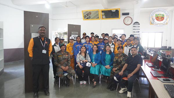 ARPS_Sports's tweet photo. National Integration Tour- Teachers and students of ARPS visited CGPS Daman https://t.co/zgapl93DmW