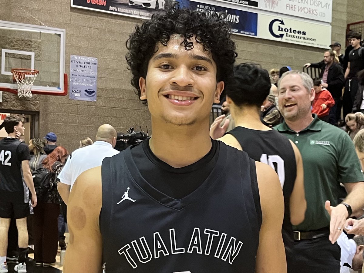 PrepHoopsOR's tweet photo. The jumper was on target tonight for @VialvaJr. The @MensTualatin junior guard had his patented pull-up going, especially in the first half and then in the second, it was about getting to the line and converting. 24 points total to go along with 4 assists. https://t.co/7nKs8QVNgl