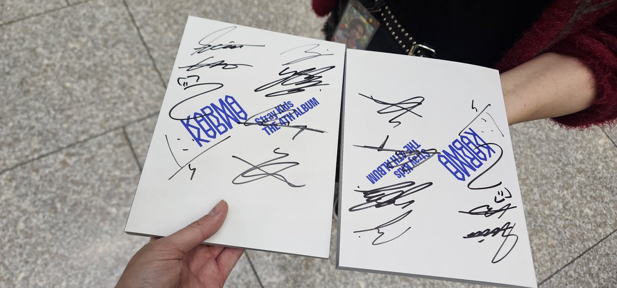 borin_cheese's tweet photo. I cant believe I met skz 😭
@KiraKira_Stay https://t.co/OImr8IFJnw