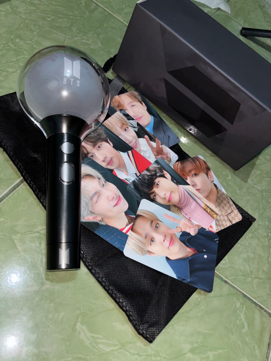 lemooonteea's tweet photo. WTS LIGHTSTICK BTS VER 3

hallo army! disini aku mau bantu temen jual ls bts ver 3, baru dia beli di bulan juli pas jastip konser seokjin, belum pernah dipakai dan masih mulus
💸 650k (bisa nego)
📍domisili palembang
kalo ada yg minat bisa dm aku yaa
#wtslightstickbts #BTSARMY https://t.co/Kx22dcAemF