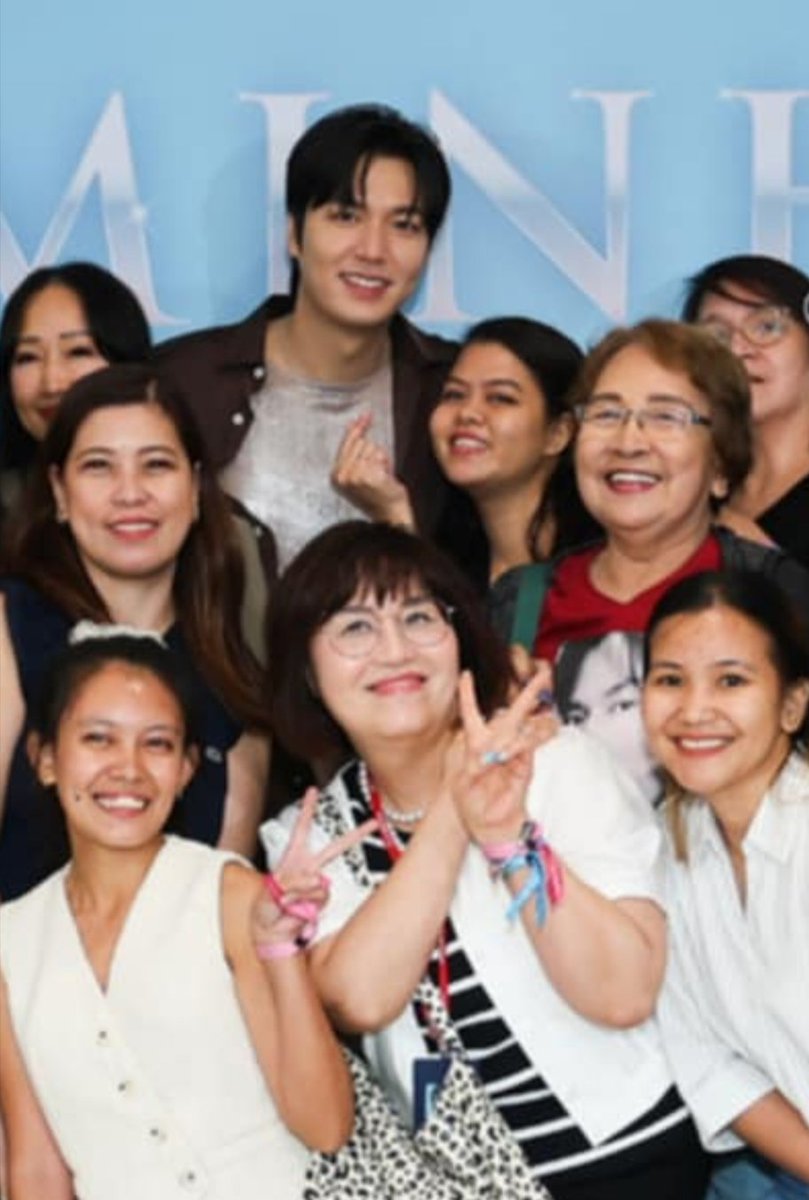 gnatalicio617's tweet photo. @Hwendy2022 @Eul22Lee I saw him also here personally in Philippines during his fan meet
ing April 26,2025, I'm the one in sunglasses with red shirt, so handsome and flawless skin 😍 https://t.co/96k2EucLk1