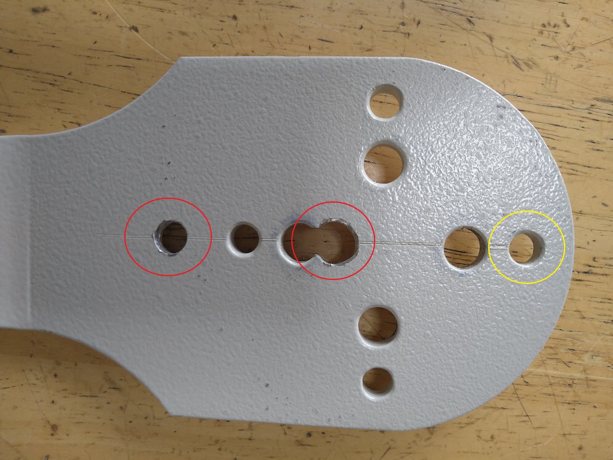 パンハンドルの穴をドリルで自作加工

Losmandy AZ-8 を所有しているのですが、パンハンドルが付いて無いので国際光器のニューガイディングハンドルを穴開け加工して使える様にしたよ。

マークが付いてるのがAZ-8で使う穴、赤いマークは今回穴開け加工した部分