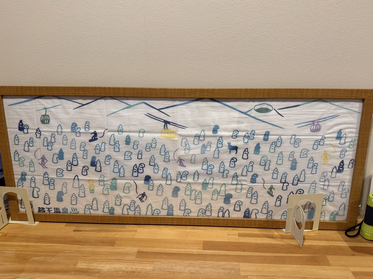 玄関の手ぬぐいを銀世界に 樹氷柄が新鮮 蔵王温泉の高湯堂で買った