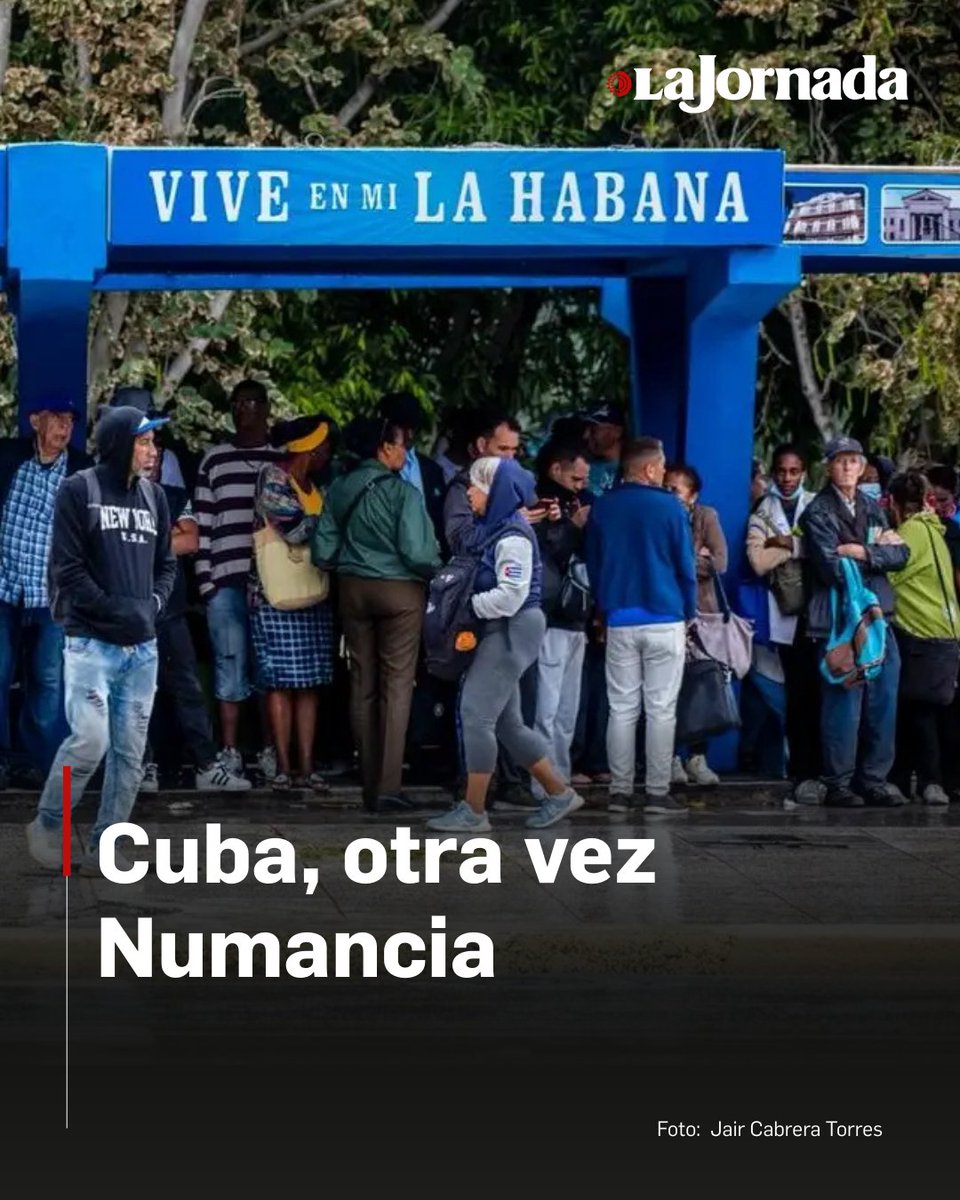 La asfixia petrolera contra Cuba decretada por la administración de Donald Trump, afecta la vida cotidiana de toda la isla. La falta de gasolina en la ciudad es evidente también en las estaciones que la despachan. Los coches hacen largas colas para abastecerse. Pero no hay