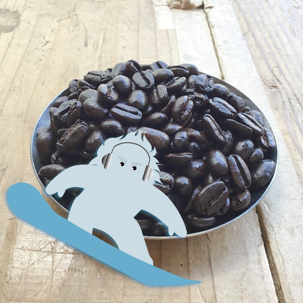 cafedocarmo's tweet photo. 冬の大人気定番ブレンド「雪男の珈琲」販売中！マンデリンをベースに、南米やアフリカの豆を加えて、今年もしっかり深煎りで仕上げました。
今年のラベルに描かれた雪男はアクティブです！ミラノ・コルティナ五輪出場なるか！？
エスプレッソやカフェオレにもおすすめです。
https://t.co/rRyYAfO2l9 https://t.co/xXROhf1WJD
