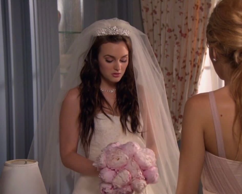 gg_scene's tweet photo. Cada reina tiene su firma, y la de blair waldorf eran las peonías https://t.co/v6lj88Isbz