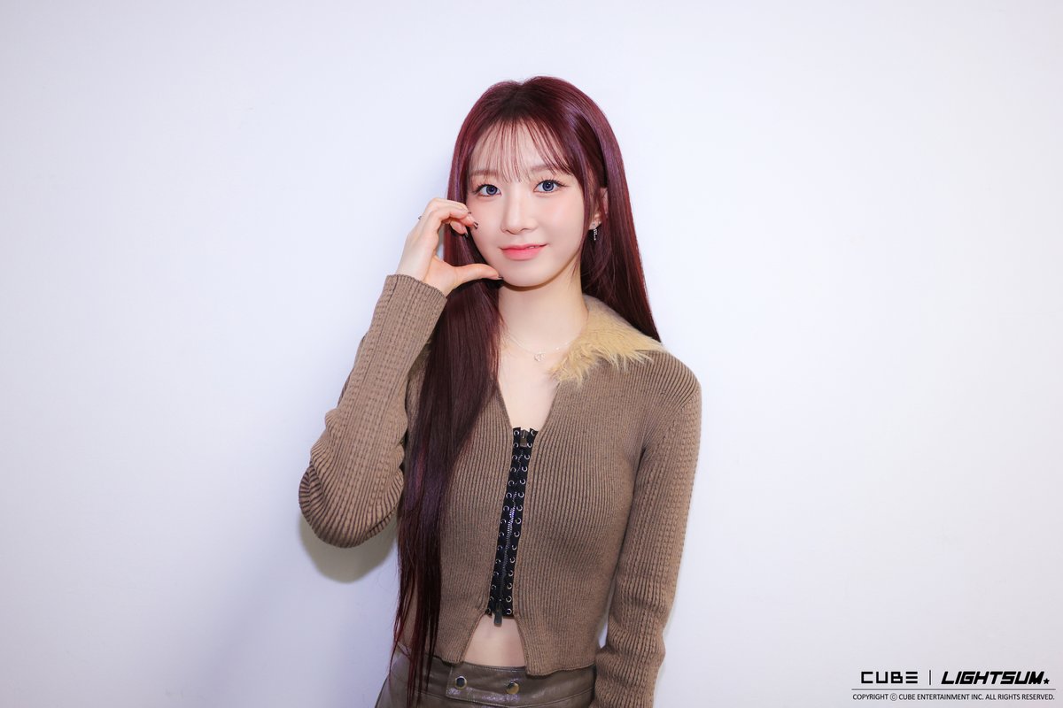 [📸] LIGHTSUM(라잇썸) - '아름답고도 아프구나 (상아, 초원, 주현)' 음악방송 대기실 비하인드

더 많은 사진은 LIGHTSUM Berriz MEDIA 게시판에서 확인하세요! 📃
🔗 berriz.in/ko/lightsum/me…

#LIGHTSUM #라잇썸
#아름답고도아프구나