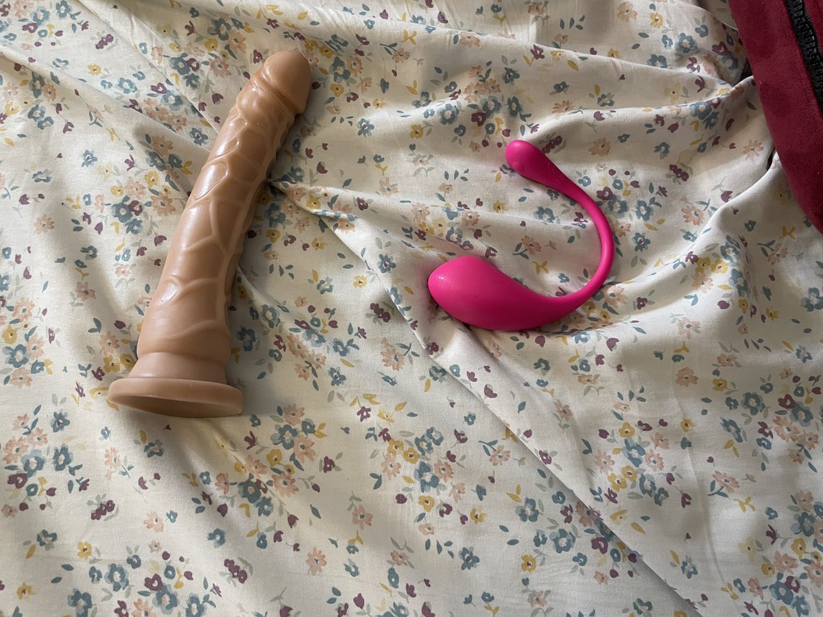 Hailey_Humps's tweet photo. @chaturbate why did I receive a warning for “inserting items other than approved sex toys, including glass bottles, soda cans, etc.”? I use a LIBERATOR SEX PILLOW, a DILDO, and a LOVENSE LUSH. Please explain? https://t.co/RI9aIzRDoN