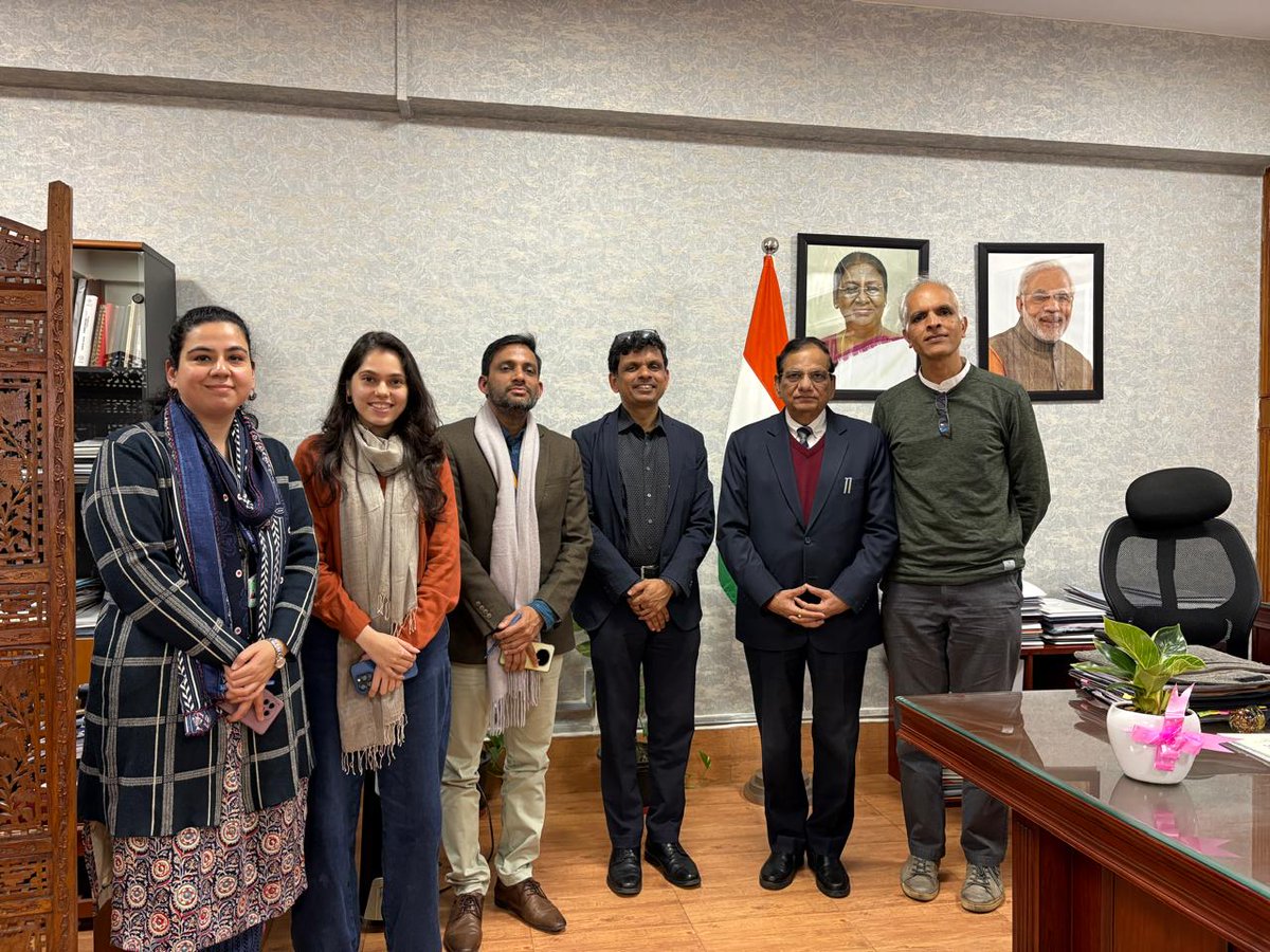 ARUMDA_TIFR's tweet photo. An honour to engage in an insightful discussion with Dr. Vinod Paul at @NITIAayog. He applauded @ARUMDA_TIFR’s pioneering work in advancing deep biological understanding of metabolic health and malnutrition. https://t.co/5oqDONNuuH