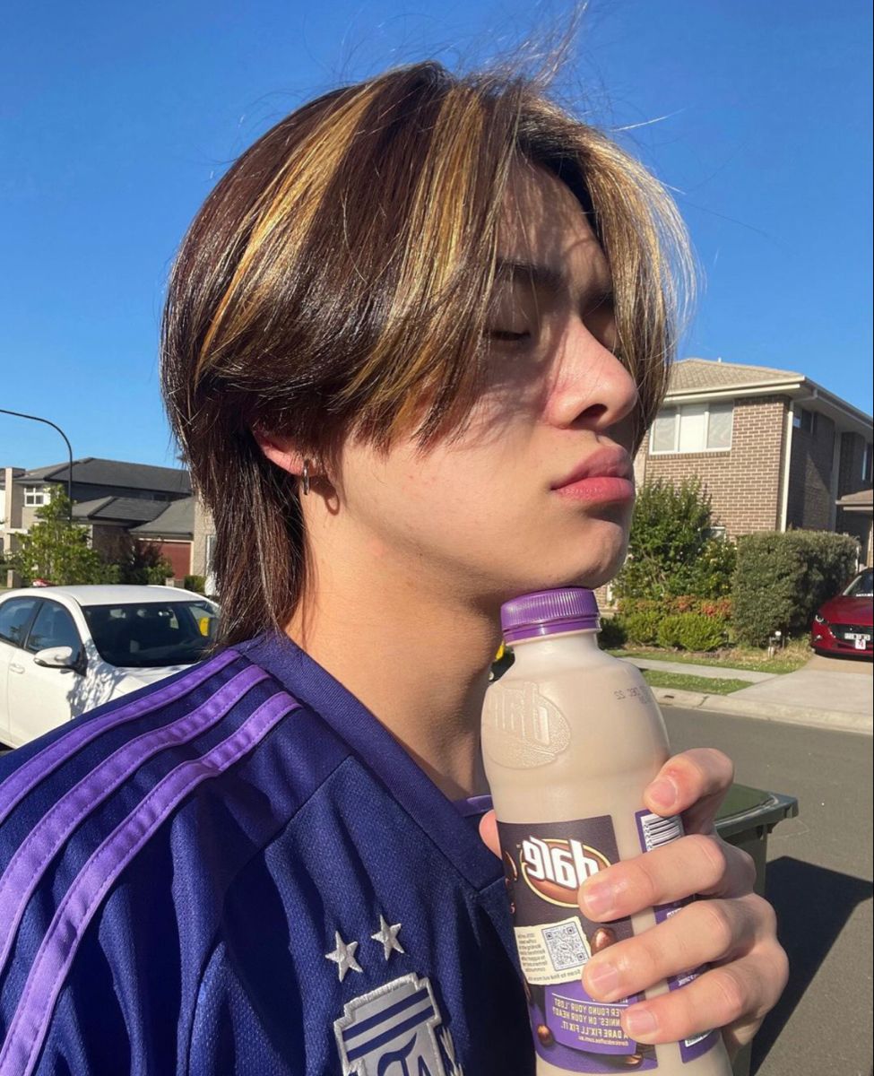 OH MY FUCKING GOD..... PLS JANGAN BERCANDAIN AKU. leo dengan blonde itu sungguh amat sangat andhsbsjsjsisjsna ah tau ah amjink