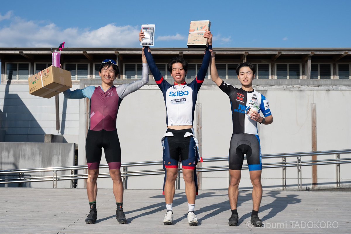 番外編・ヤシィファステストラップ🏆

林 展一郎 6:25.4 (MU17)
石川 太郎 6:40.5 (ME1)
近江仁之介6:41.3 (ME1)

波打ち際の高速全乗りを決めた林選手が大会Fastest Lapでした！

石川選手は1周目波打ち際を4/5乗車、あとはラン。
近江選手はほぼランと思われる6周目での記録です。