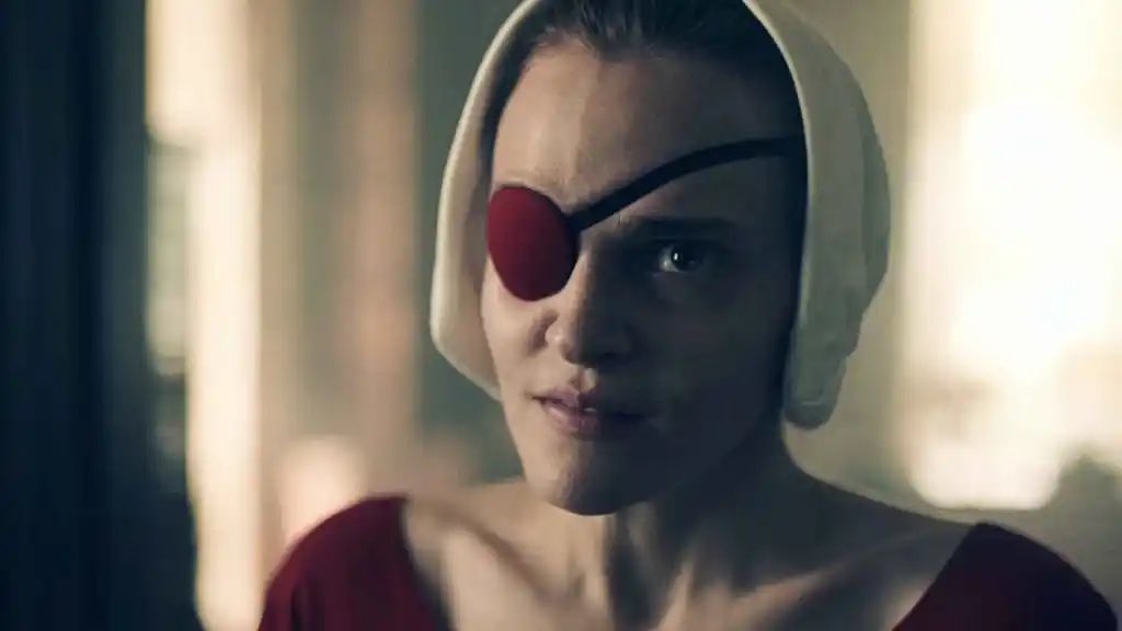 El Cuento de la Criada nos respira en la nuca, Marce.