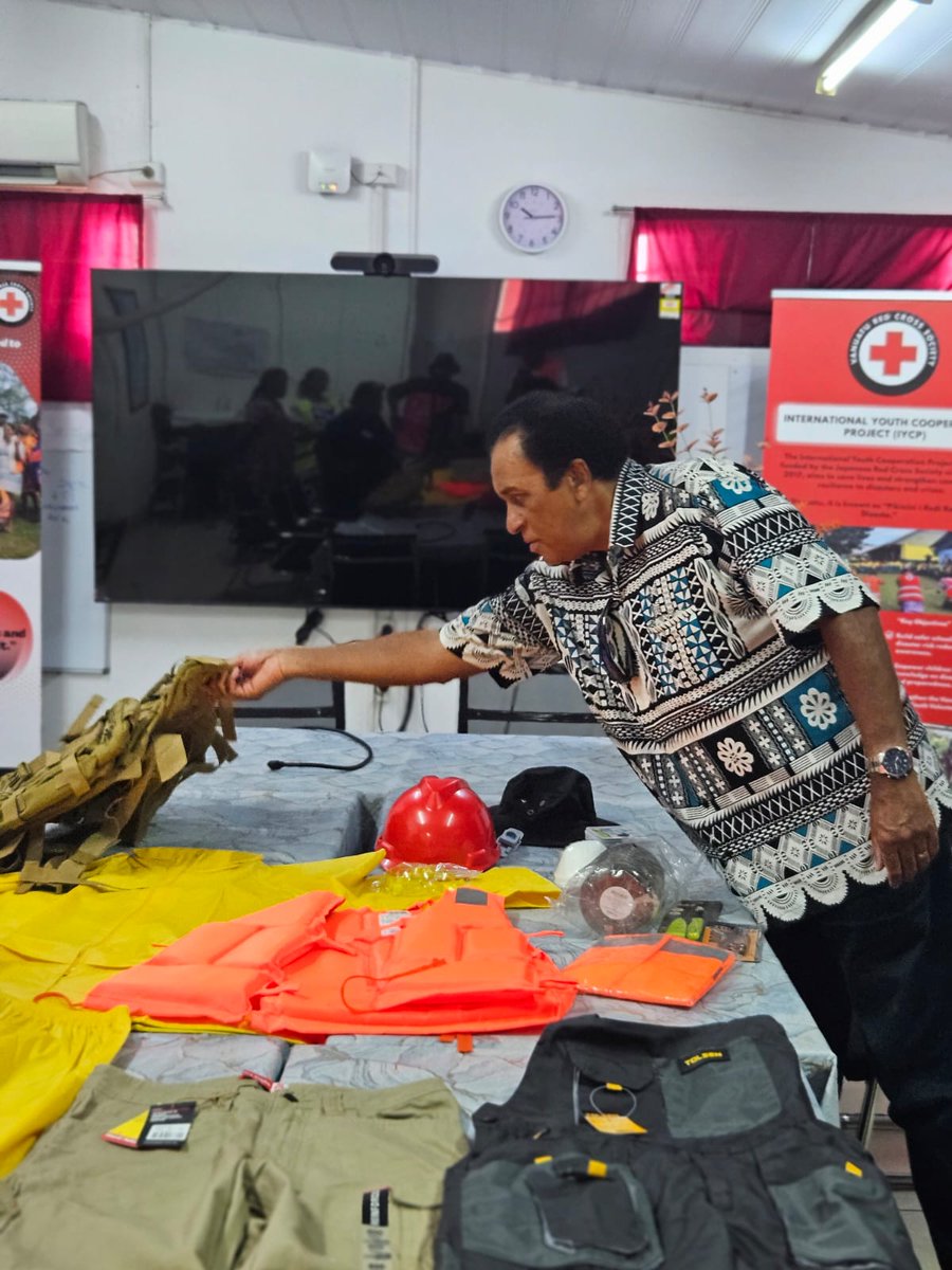 IFRCAsiaPacific's tweet photo. Safety first, always ❤️

To strengthen preparedness, @vanuaturedcross is equipping volunteers across six branches with Personnel Protective Equipment (PPE) kits for safer disaster response.

Why do you think volunteer safety is critical in humanitarian work? 👇 https://t.co/u9dwVRf9hx