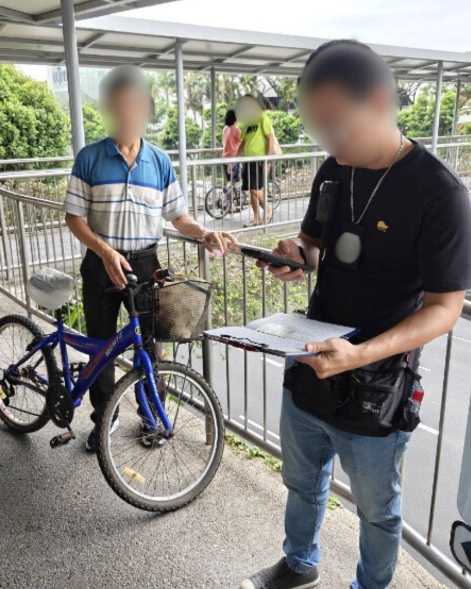 LTAsg's tweet photo. 👮 Last month, our #AMEOs detected 391 offences and impounded 57 non-compliant devices at various active mobility hotspots, including Pedestrian Overhead Bridges (POBs). 

💪 We will continue to take firm action against errant AM users to ensure path safety. https://t.co/O4Z1rS9WHr