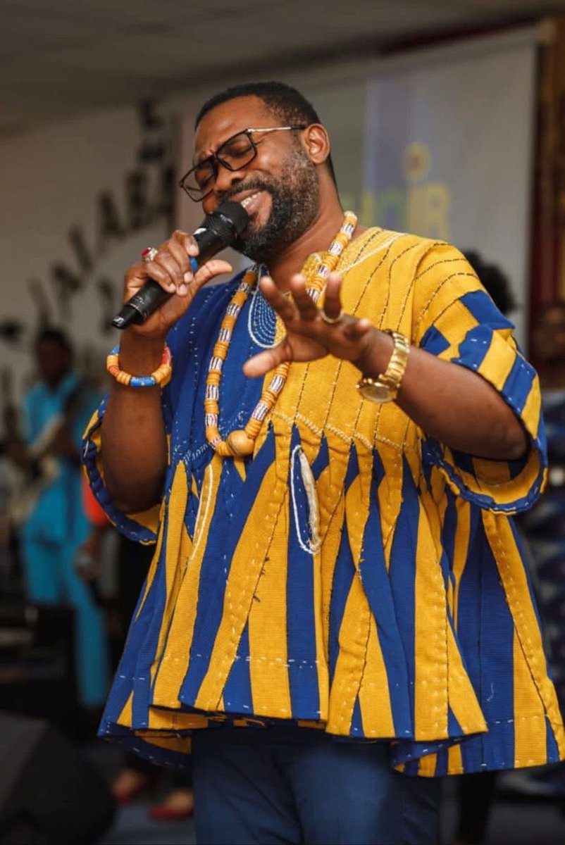 SirSelormK's tweet photo. In support of our president's @JDMahama Fugu Friday:  from us in the US. Even in the spirits 😁 😁 😂, the Ghanaian culture reigns supreme https://t.co/LxgQxvP0zq