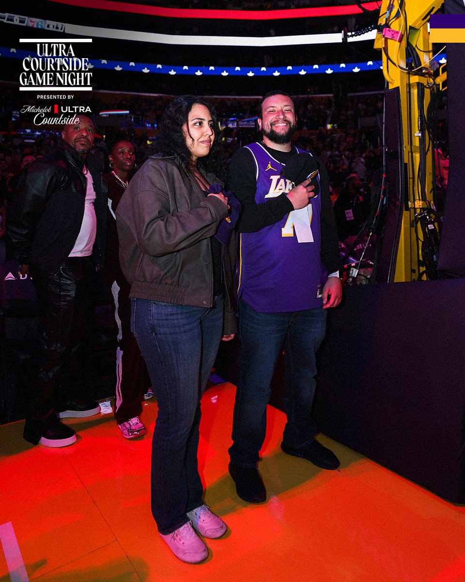 Lakers's tweet photo. Views from #ULTRACourtside.

Cheers to our @MichelobULTRA Game Night Experience winners! https://t.co/c9U4E5bNCu