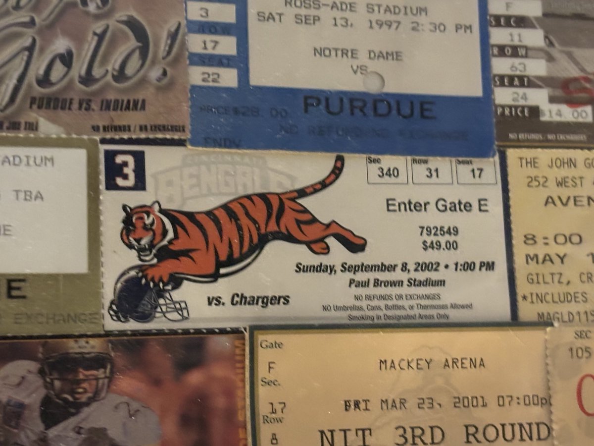 Gold Fedora Guy tweet media