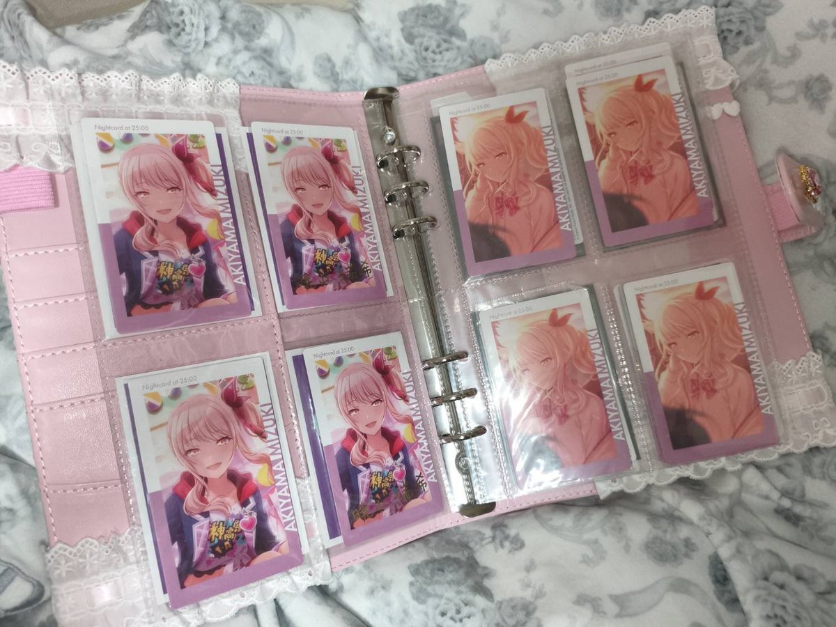 推し活にもってこいなバインダー🫶
推しだけを入れても可愛いし、好きなキャラを集めても絶対かわいい💗良き推し活ライフを(^-^)/

是非店頭にてご覧下さい♪