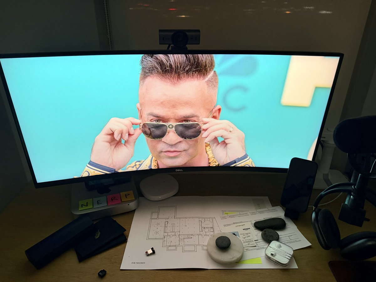 ReplyKing's tweet image. Don’t worry Chat. 
We are Situationing the Monitor.