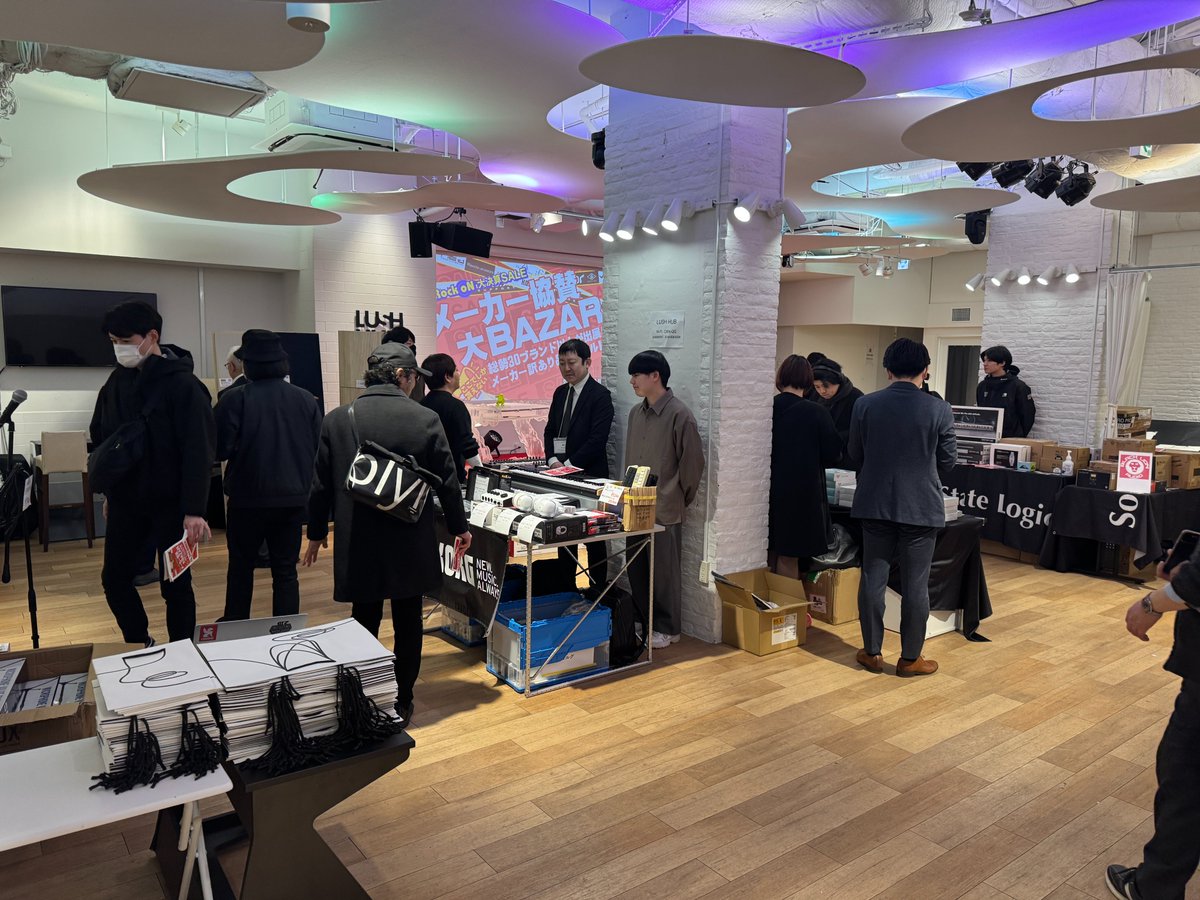 RockoNCompany's tweet photo. メーカー協賛大BAZAR開幕しました！
渋谷Lush Hubは開幕直後たくさんのお客様にご来場いただき、賑わっております！
BAZARは本日は18時まで営業しております！
https://t.co/WrUZlmr1sH https://t.co/1LaIUfuUIr