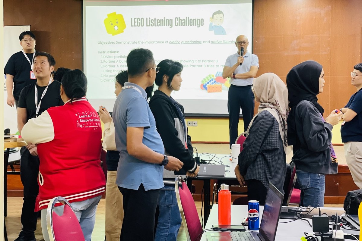 At Gamuda AI Academy, students learn to communicate, collaborate and think like innovators. Our Cohort 2 students at Sabah Campus got to learn Communication Skills from Ben Uzair, where they learned to become impactful and effective communicators, which is an essential skill for