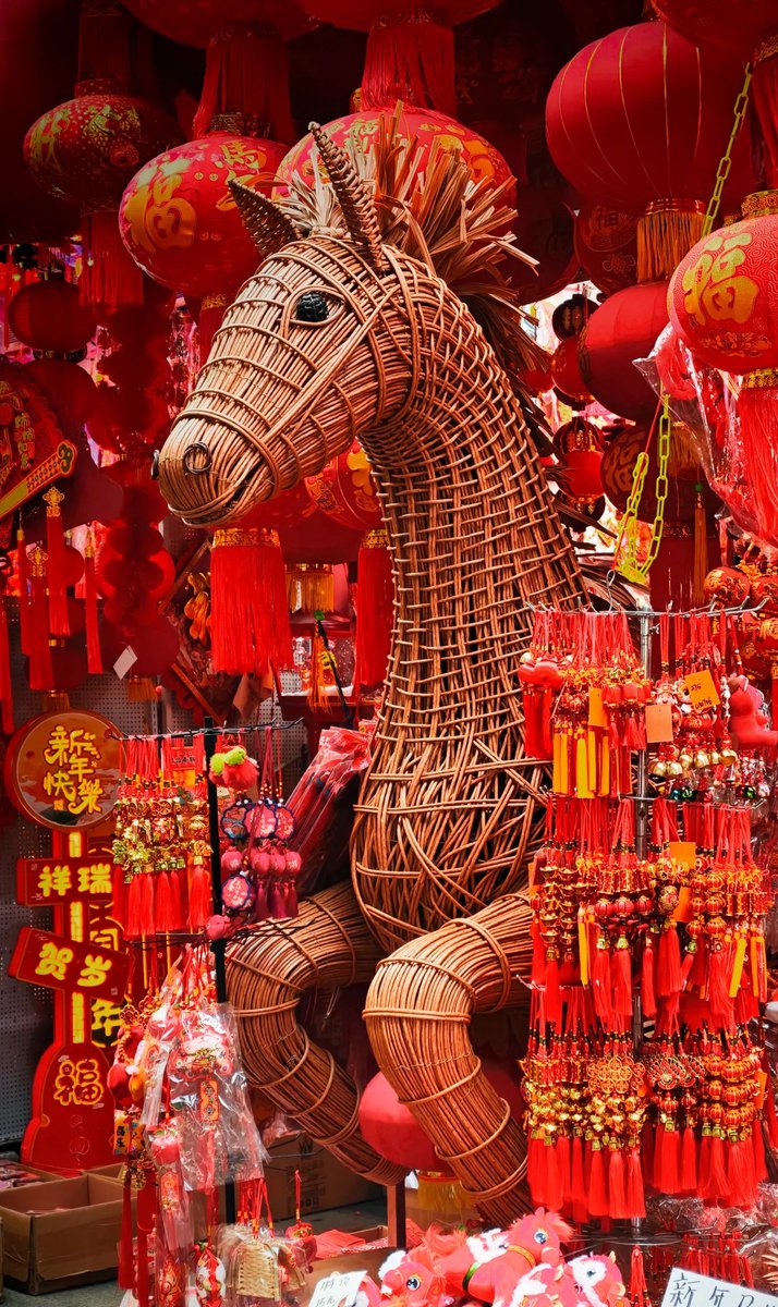 Guangzhou_City's tweet photo. Guangzhou’s Yide Road is officially in New Year mode.
Red lanterns, couplets, festive goods—every stall is ready for Chinese New Year. This is how Guangzhou gets into the Spring Festival mood. 
Have you started your New Year shopping yet? https://t.co/pE7700MLYn