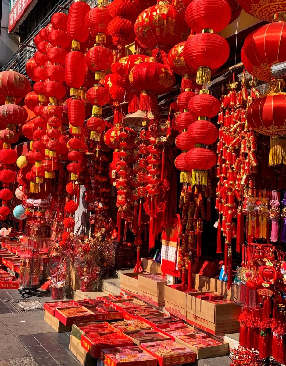Guangzhou_City's tweet photo. Guangzhou’s Yide Road is officially in New Year mode.
Red lanterns, couplets, festive goods—every stall is ready for Chinese New Year. This is how Guangzhou gets into the Spring Festival mood. 
Have you started your New Year shopping yet? https://t.co/pE7700MLYn