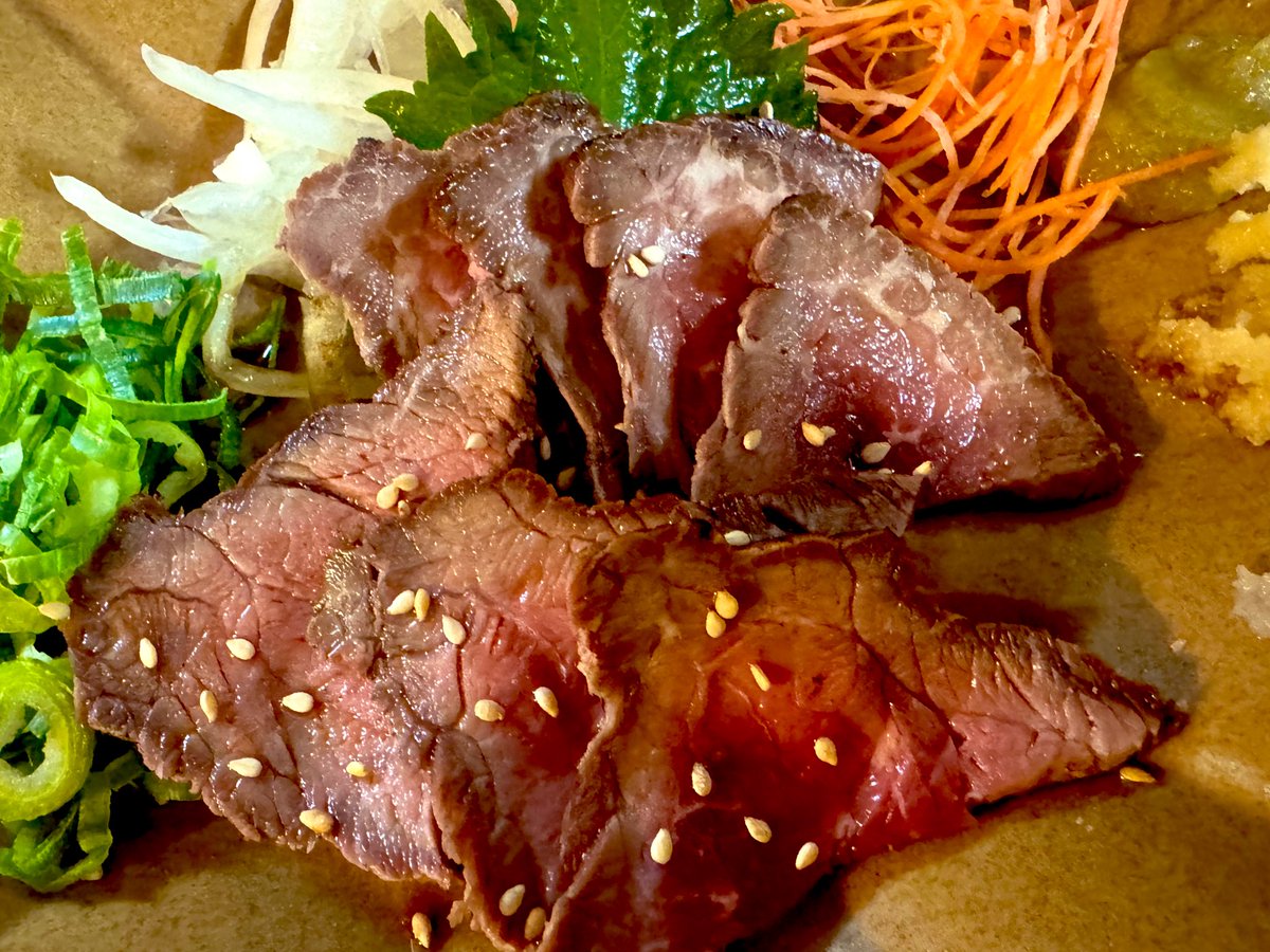 tonsaiya's tweet photo. 毎度とん彩やです！！

昼から飲める居酒屋、
本日も絶賛営業中♫
よろしくお願いします🐷

画像は🐮牛たたき🐃

#昼飲み
#昼宴会
#大阪福島
#牛たたき
#とん彩や https://t.co/Ro47DSEuE2
